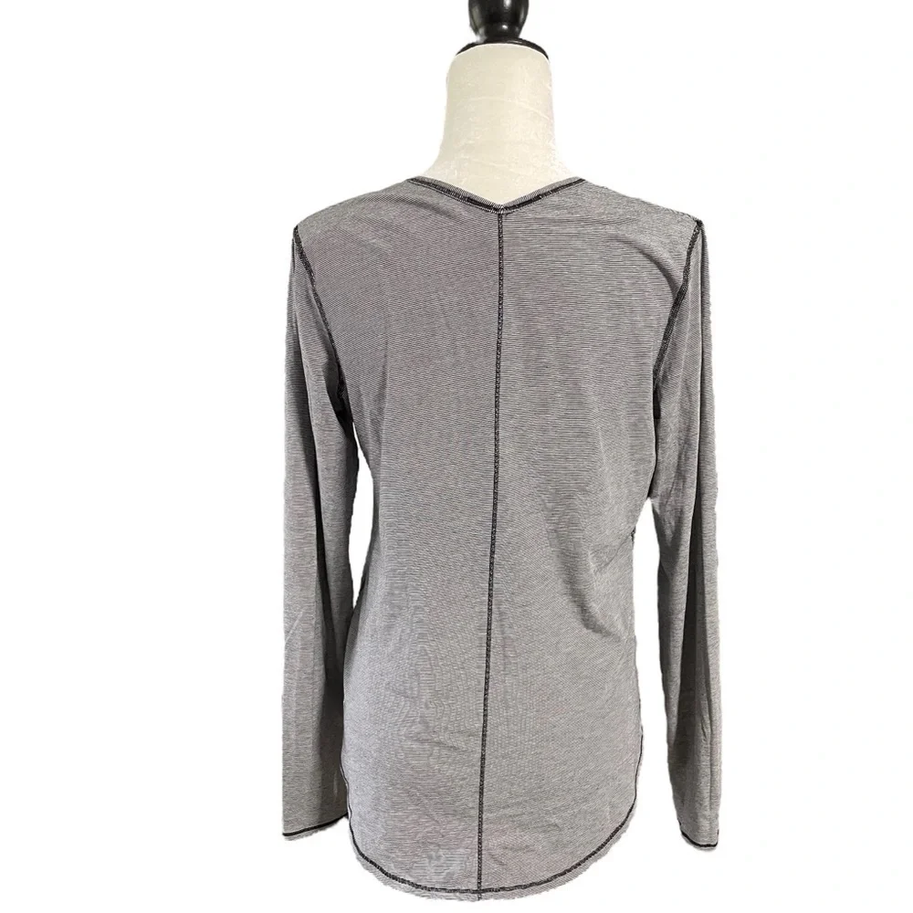 Lululemon Yogini 5 Year Long Sleeve Tee in Wee Stripe Black White size 8